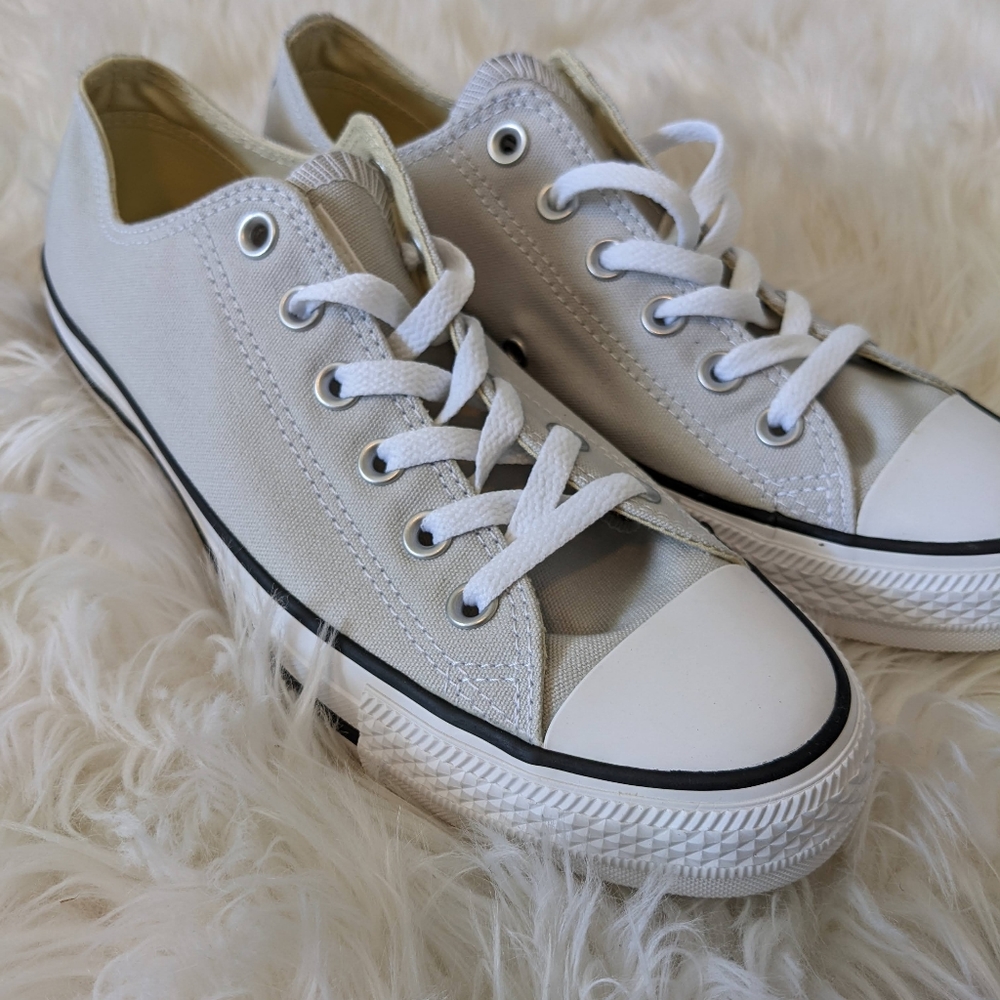 NIB Converse Classic Chucks